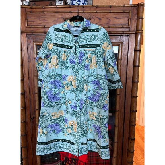 Vintage 1980s Model’s Coat Floral Housecoat Yellow Rose &Lilac Print Snap Front - Picture 1 of 5